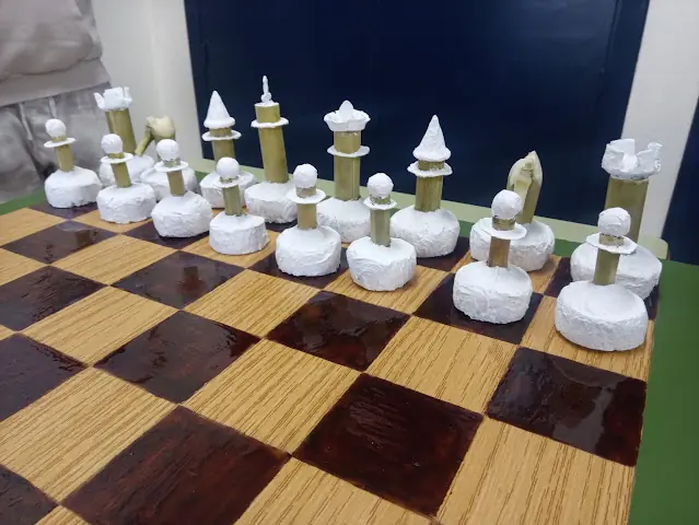 Ajedrez artesanal realizado con bambú
