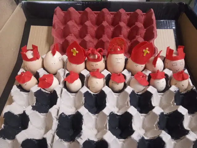 Segundo ajedrez artesanal realizado con huevos