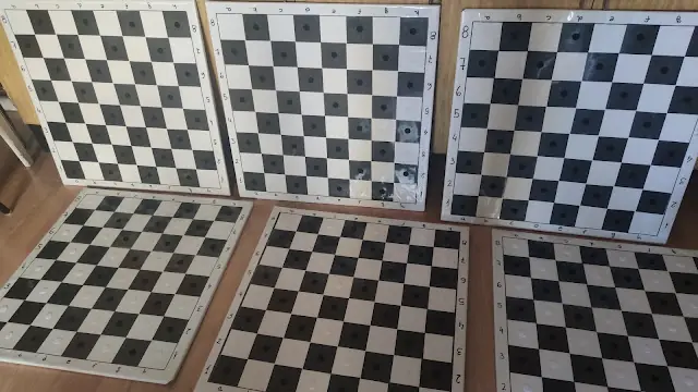 Detalle de piezas recicladas de ajedrez